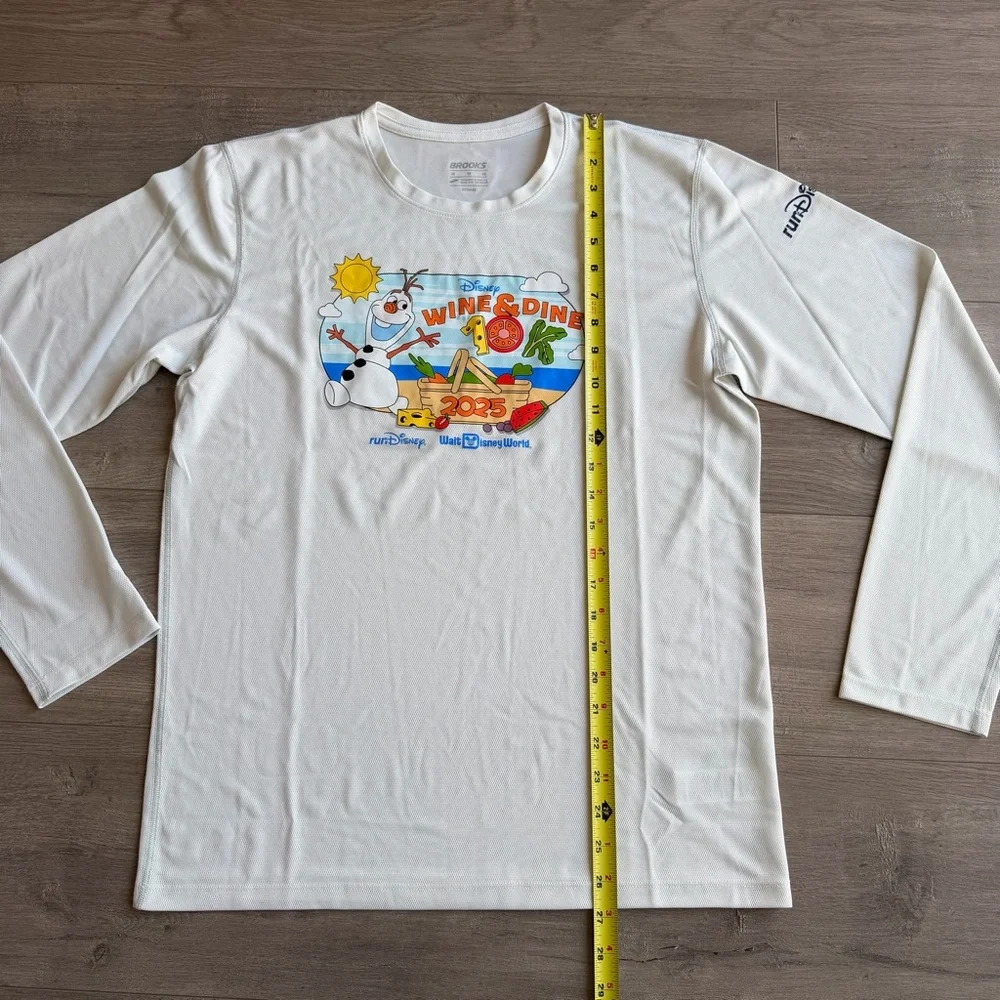Brooks x RunDisney 2025 Wine & Dine 10k long sleeve - size men’s medium - Picture 2 of 4